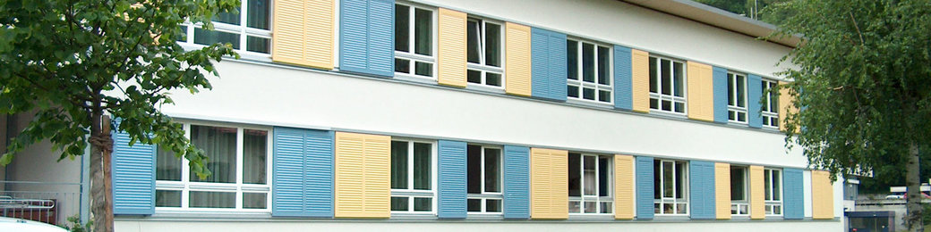 Fensterläden blau-gelb
